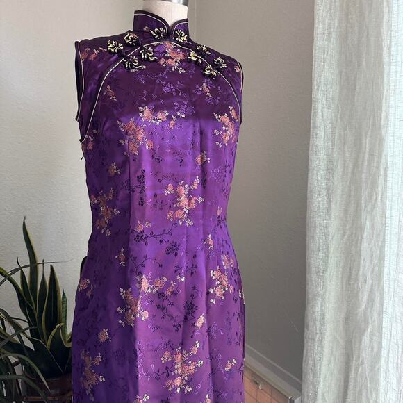 Shanghai China Women’s Medium Cheongsam Purple Floral Dress Satin Brocade - Picture 3 of 4